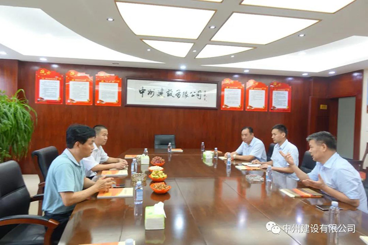 長垣市委常委、常務(wù)副市長劉文君到中州建設(shè)有限公司調(diào)研指導(dǎo)工作