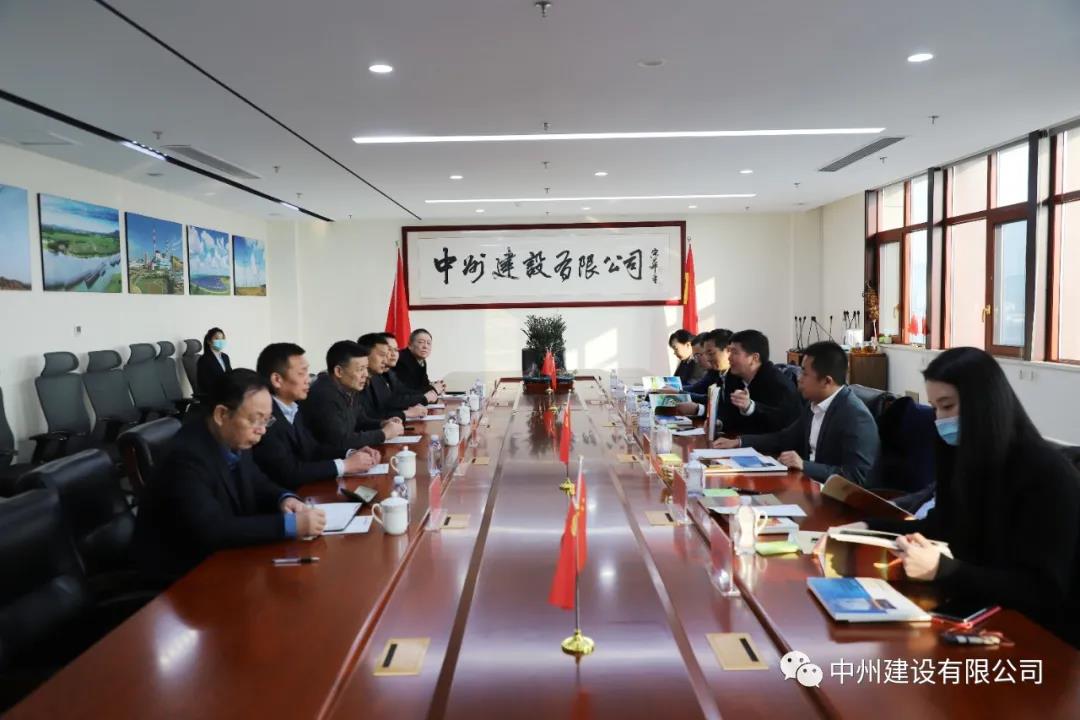 大唐河南清潔能源有限責(zé)任公司總經(jīng)理王永民、金風(fēng)科技集團(tuán)國內(nèi)營銷中心副總經(jīng)理韓明剛一行到我司參觀考察